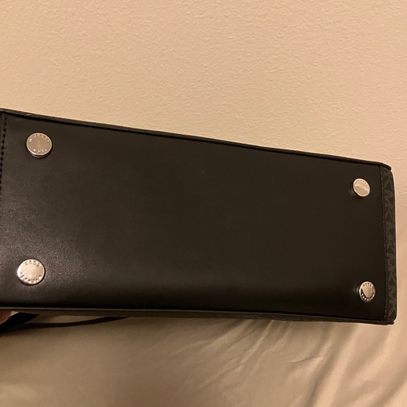 Michael Kors Black Marilyn Tote Bag - Picture 10 of 14